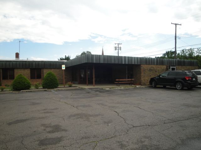 209 S Main St, Almont, MI 48003